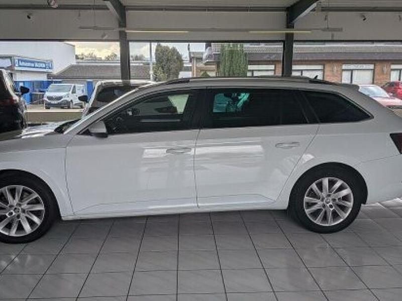 Gebraucht Skoda Superb 180 PS (132 kW) 2017 Laserweiss Kombi