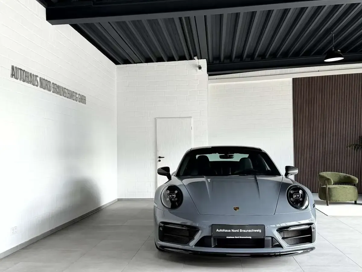Gebraucht Porsche 992 Chrono 480 PS (353 kW) 2025 Grau Coupé