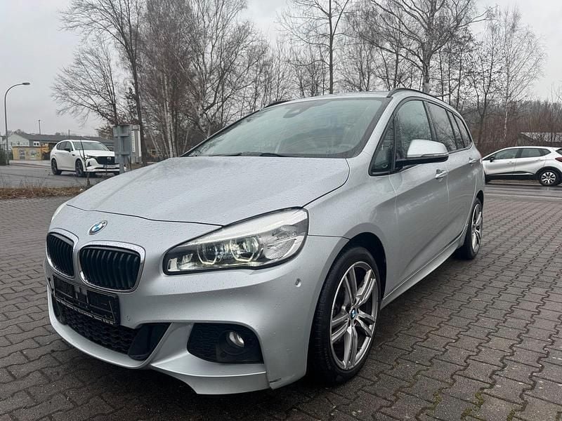 Silber Gebraucht 2015 BMW 218 Gran Tourer M Sport Van / Kleinbus | 8.990 € (Superpreis) - Bild 1/4