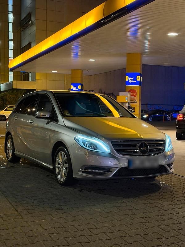 Silber Gebraucht 2012 Mercedes B200 Van / Kleinbus | 9.999 € (Superpreis) - Bild 1/4