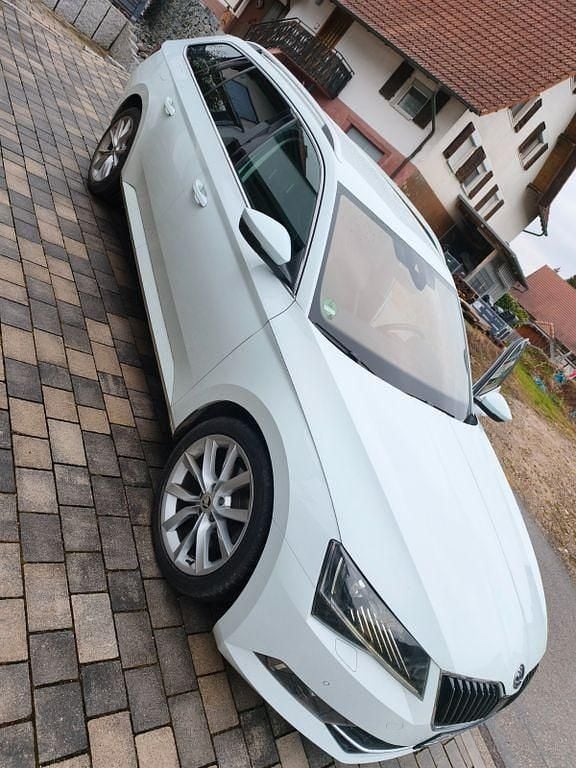 Gebraucht Skoda Superb Style 190 PS (139 kW) 2017 Weiß Kombi