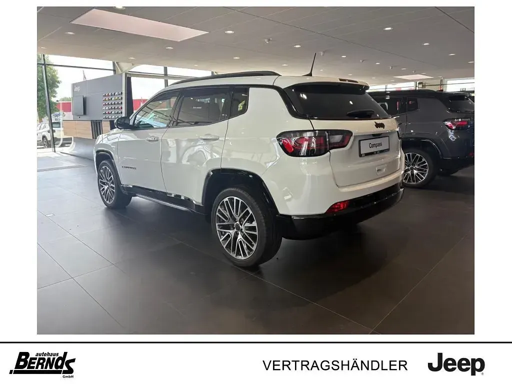 Gebraucht Jeep Compass Summit 129 PS (94 kW) 2025 Alpine white (metallic) SUV