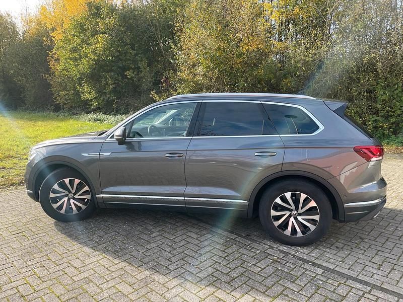 Grau Gebraucht 2020 VW Touareg SUV | 41.600 € (Guter Preis) - Bild 1/4
