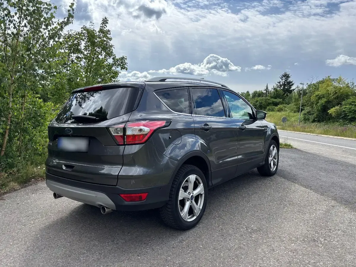 Gebraucht Ford Kuga Titanium 150 PS (110 kW) 2019 Grau SUV