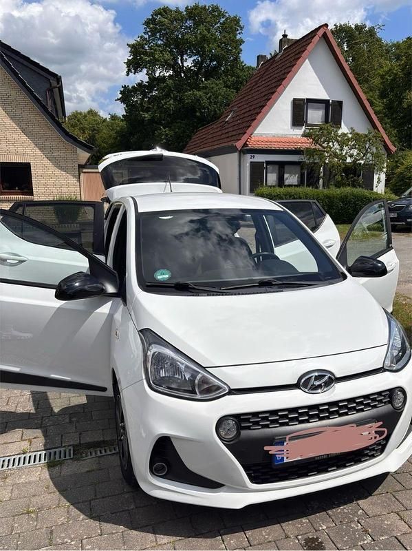Weiß Gebraucht 2018 Hyundai i10 Passion Kleinwagen | 8.000 € - Bild 1/4
