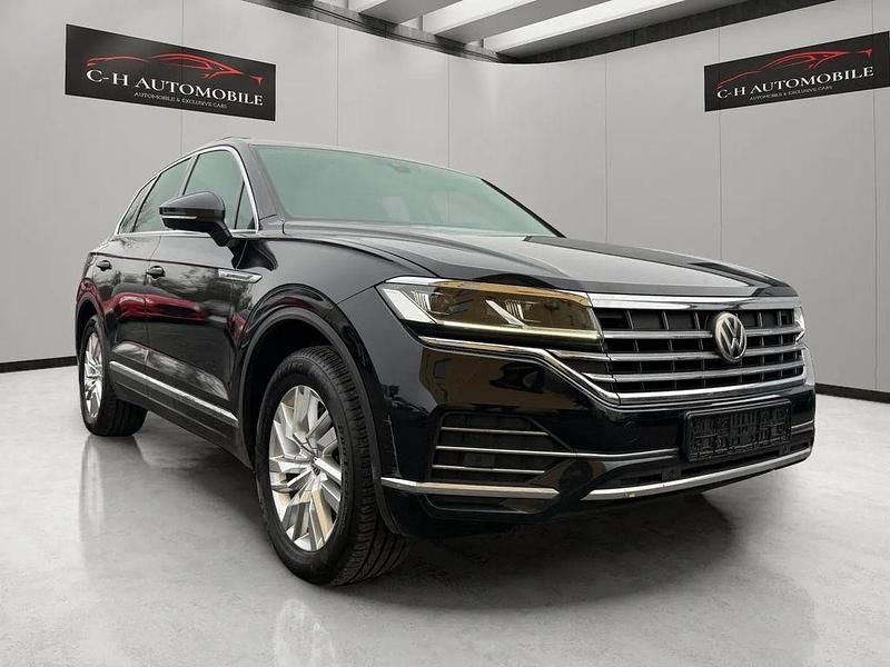 Schwarz Gebraucht 2018 VW Touareg Elegance SUV | 29.155 € (Teuer) - Bild 1/4