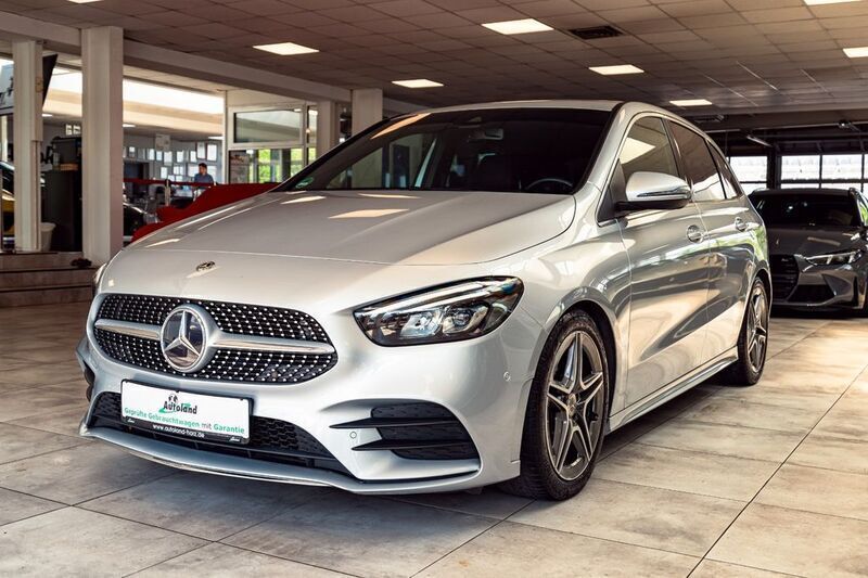 Silber Gebraucht 2019 Mercedes B200 AMG line Van / Kleinbus | 20.900 € (Guter Preis) - Bild 1/4