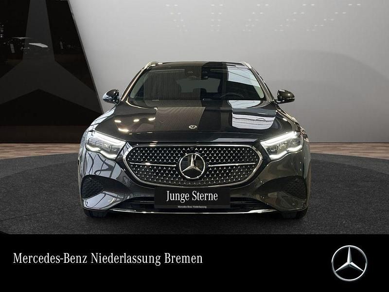 Grau Gebraucht 2024 Mercedes E220 Avantgarde Limousine | 47.990 € (Teuer) - Bild 1/3