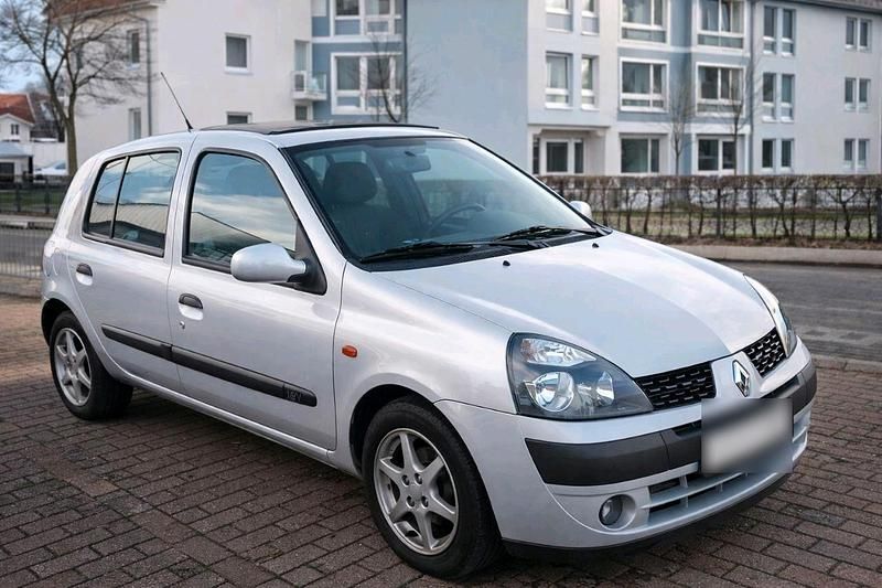 Gebraucht Renault Clio II 90 PS (66 kW) 2002 Silber Kleinwagen