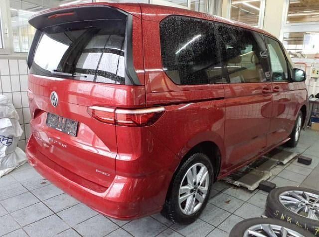 Gebraucht VW Multivan Life 218 PS (160 kW) 2023 Fortanarot metallic Van