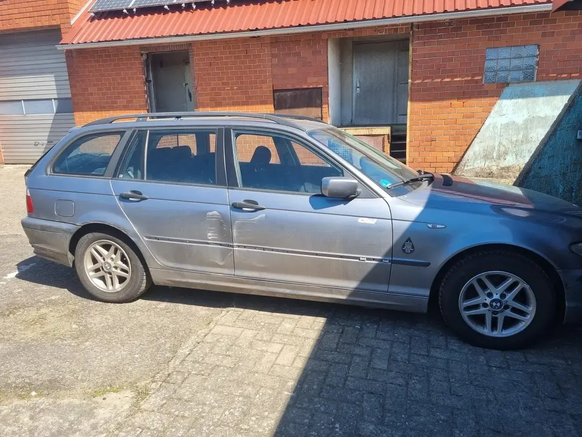 Gebraucht BMW 320 115 PS (84 kW) 2008 Silber Kombi