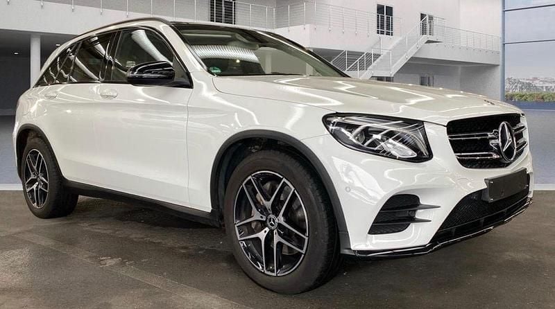 Weiß Gebraucht 2019 Mercedes GLC300 AMG SUV | 28.999 € (Guter Preis) - Bild 1/3