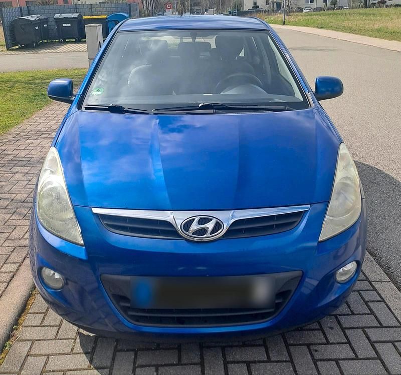 Gebraucht Hyundai i20 77 PS (56 kW) 2011 Blau Kleinwagen