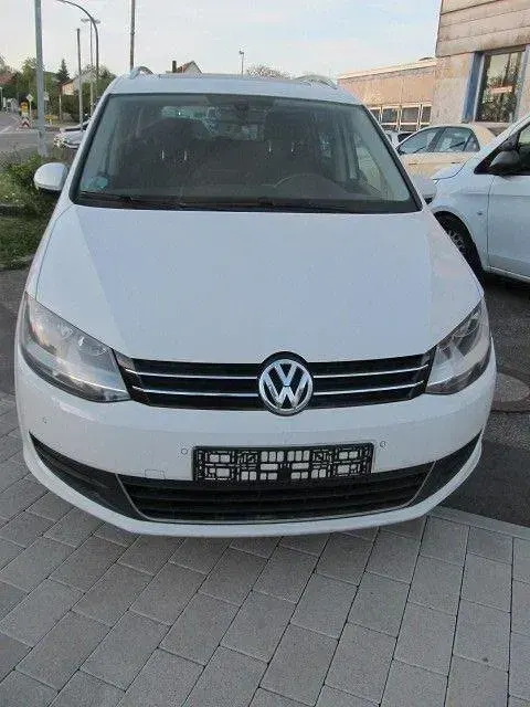 Second-hand VW Sharan 177 CP (130 kW) 2014 Alb Monovolum