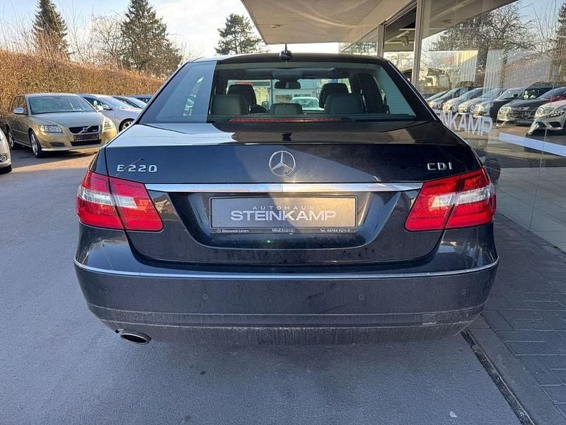 Gebraucht Mercedes E220 170 PS (125 kW) 2011 Schwarz Limousine