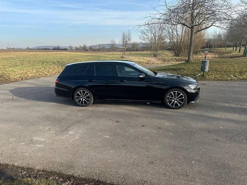 Gebraucht Mercedes E220 194 PS (142 kW) 2021 Schwarz Kombi