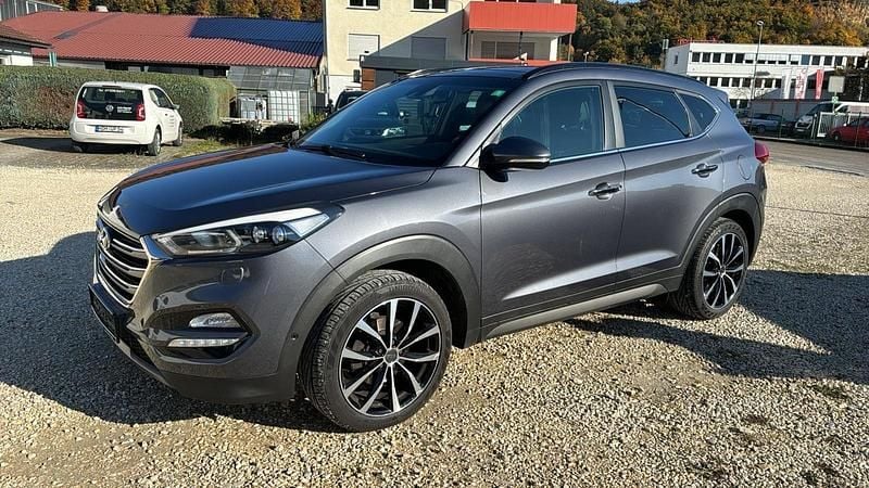 Grau Gebraucht 2016 Hyundai Tucson Premium SUV | 13.200 € (Superpreis) - Bild 1/4