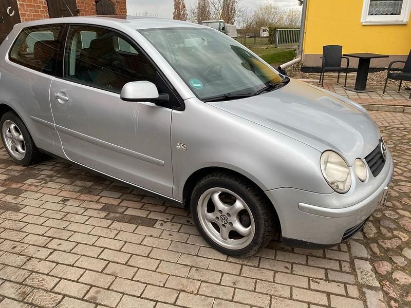 Gebraucht VW Polo 75 PS (55 kW) 2002 Silber Kleinwagen