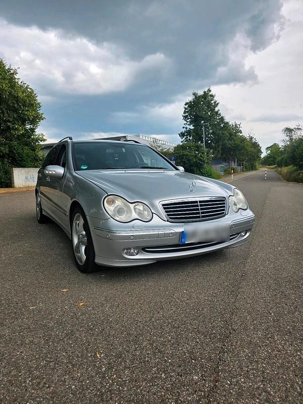 Silber Gebraucht 2003 Mercedes C200 Kombi | 2.790 € (Fairer Preis) - Bild 1/4