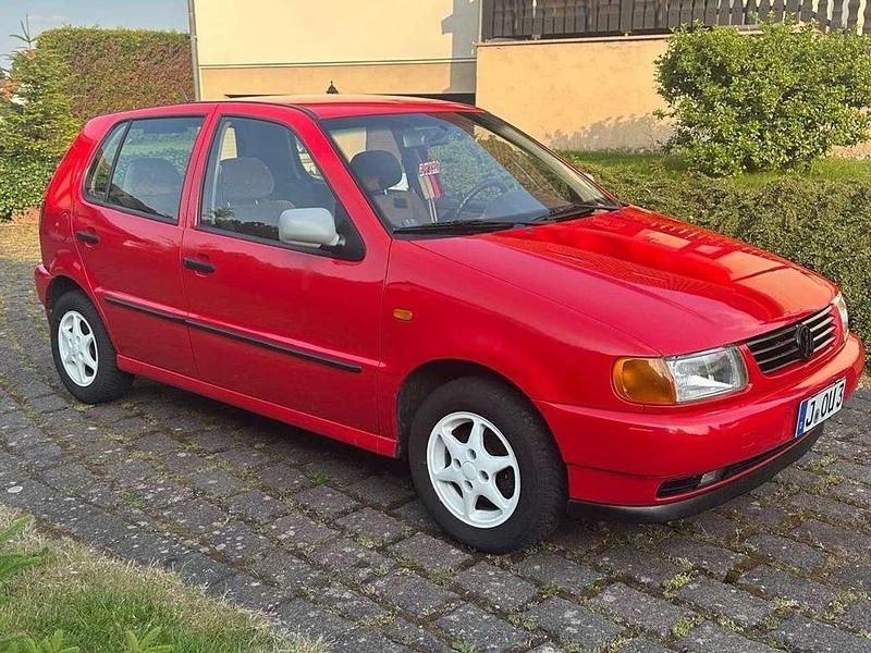 Rot Gebraucht 1999 VW Polo Limousine | 700 € (Guter Preis) - Bild 1/4
