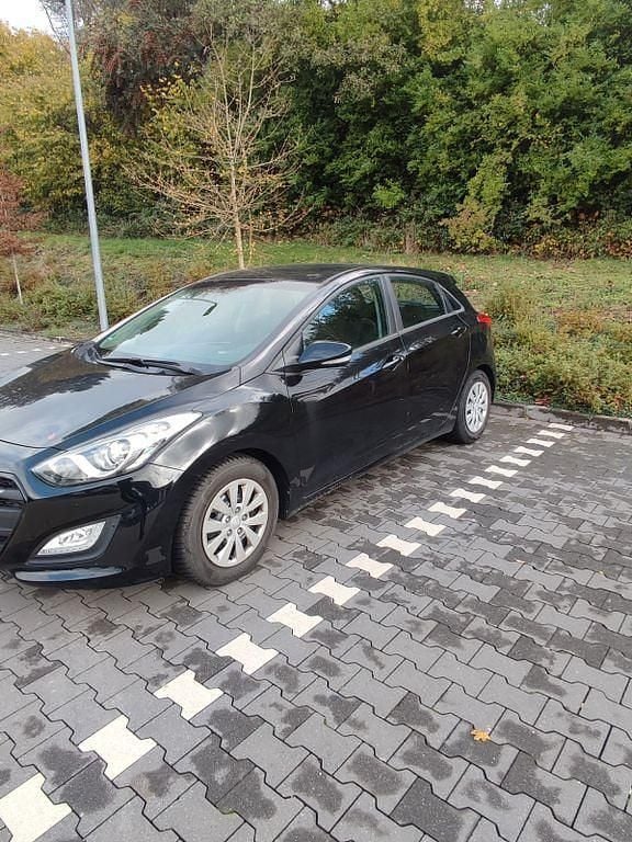 Gebraucht Hyundai i30 110 PS (80 kW) 2017 Schwarz Limousine