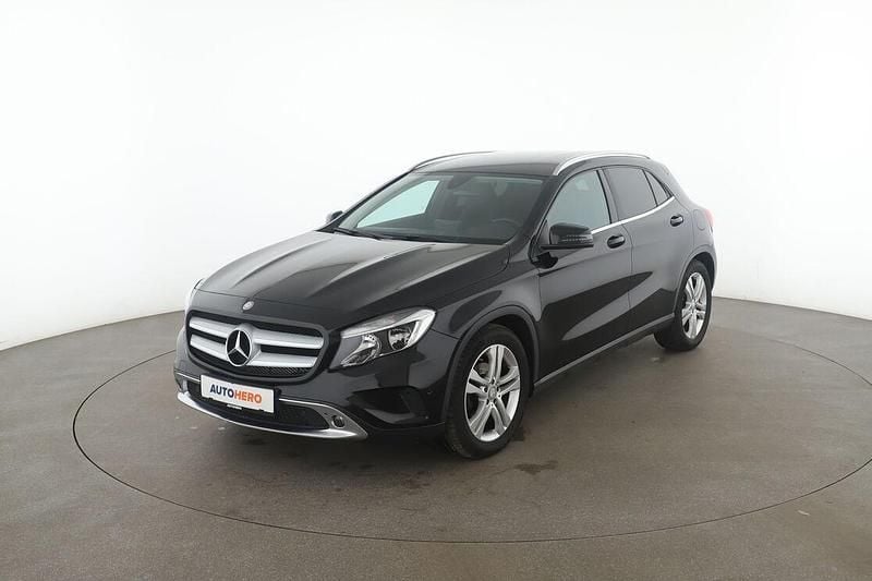 Schwarz Gebraucht 2016 Mercedes GLA220 Urban SUV | 19.660 € (Fairer Preis) - Bild 1/3