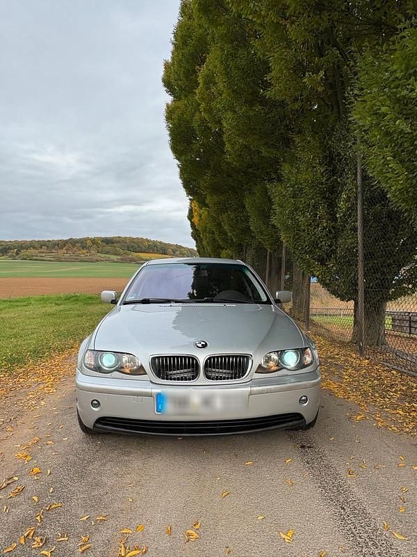 Silber Gebraucht 2002 BMW 325 Limousine | 2.590 € (Superpreis) - Bild 1/4