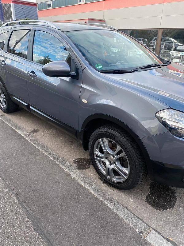Grau Gebraucht 2010 Nissan Qashqai SUV | 5.900 € (Fairer Preis) - Bild 1/4