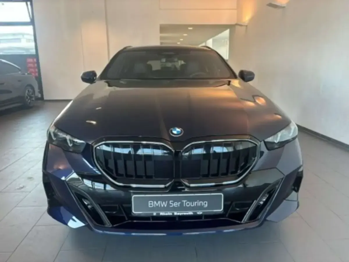 Gebraucht BMW 540 M Sport 303 PS (222 kW) 2026 Blau Kombi