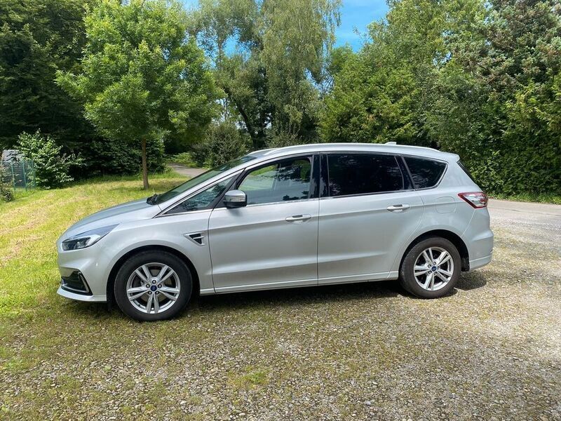 Grau Gebraucht 2020 Ford S-MAX Titanium Van / Kleinbus | 16.000 € (Guter Preis) - Bild 1/4