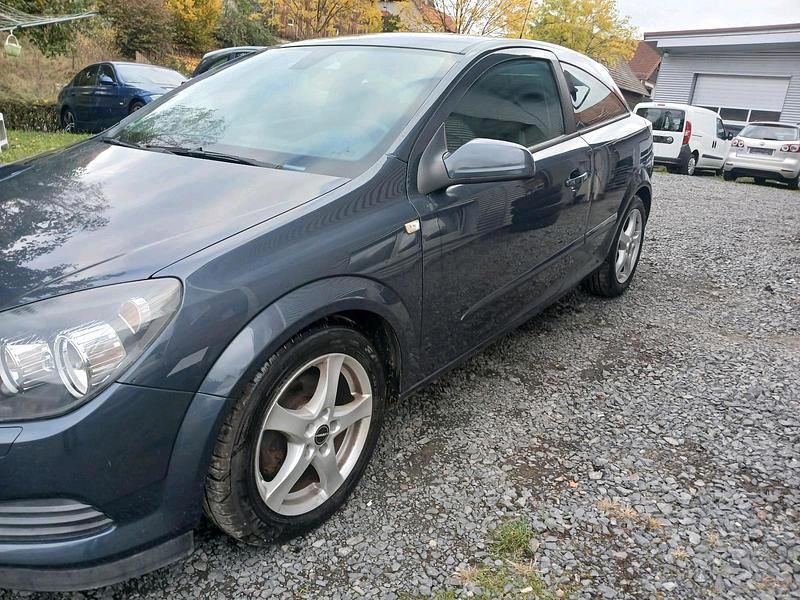 Gebraucht Opel Astra 90 PS (66 kW) 2006 Coupé