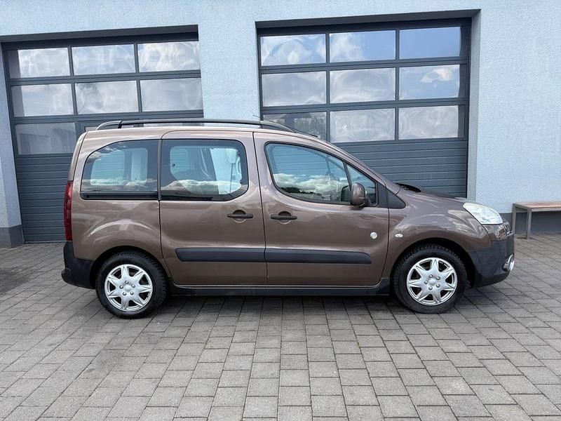 Braun Gebraucht 2012 Peugeot Partner Tepee Van / Kleinbus | 3.300 € (Fairer Preis) - Bild 1/4