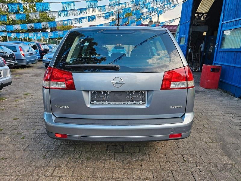 Gebraucht Opel Vectra 155 PS (114 kW) 2006 Lichtsilber m2 Kombi