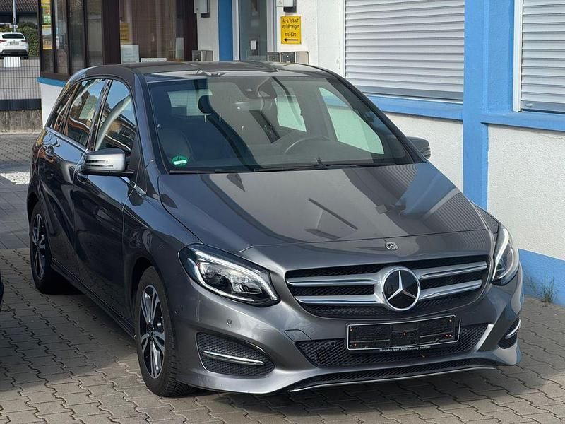 Gebraucht Mercedes B200 136 PS (100 kW) 2018 Grau Van / Kleinbus