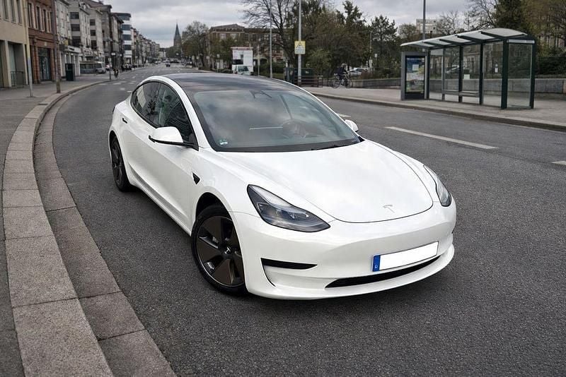 Weiß Gebraucht 2022 Tesla Model 3 RWD Limousine | 24.000 € (Guter Preis) - Bild 1/4
