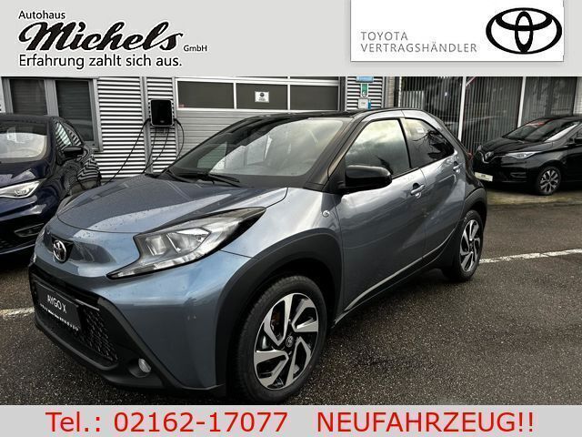 Grau Gebraucht 2024 Toyota Aygo Team Kleinwagen | 19.590 € - Bild 1/4