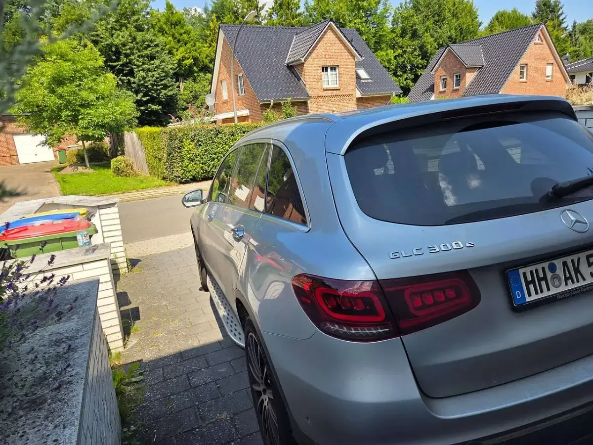 Gebraucht Mercedes GLC300e AMG line 320 PS (235 kW) 2021 Silber SUV