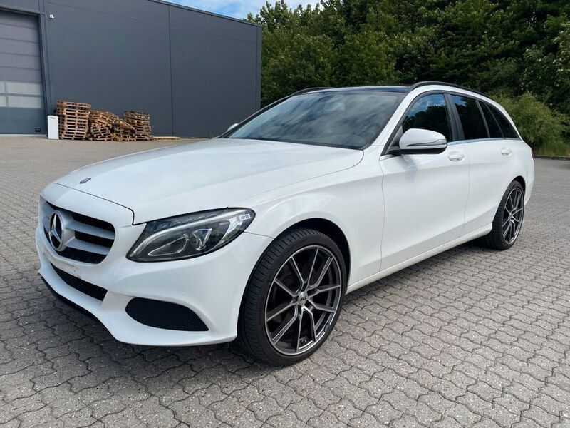 Weiß Gebraucht 2016 Mercedes C220 Limousine | 9.500 € (Superpreis) - Bild 1/4