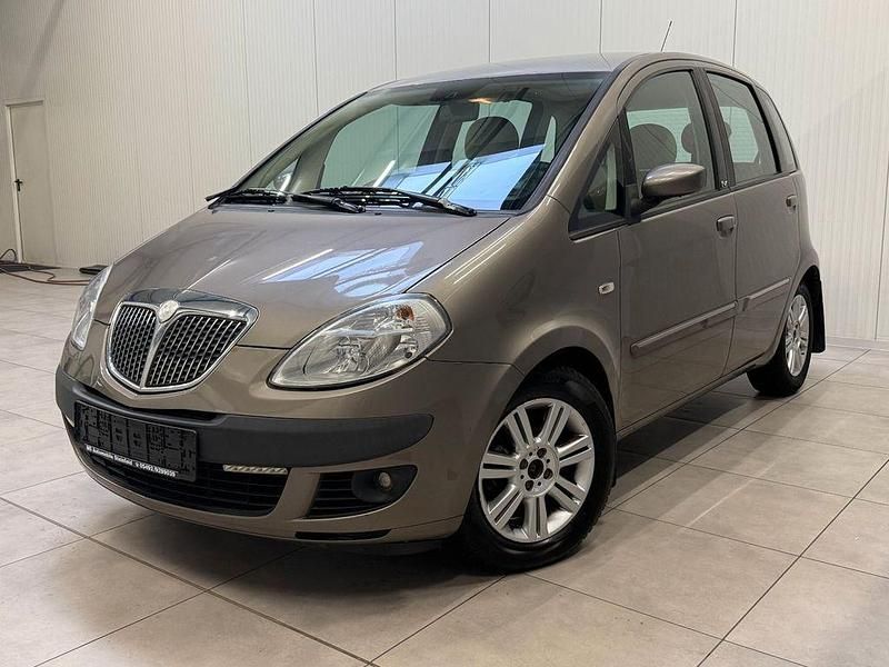 Grau Gebraucht 2007 Lancia Musa Van / Kleinbus | 2.990 € (Fairer Preis) - Bild 1/4