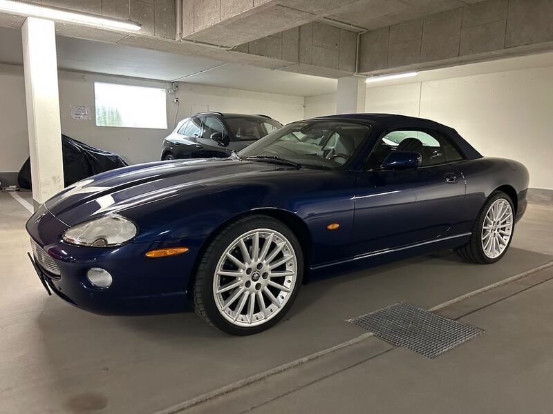 Pacific blue metallic Gebraucht 2004 Jaguar XK8 Cabrio | 39.850 € - Bild 1/4
