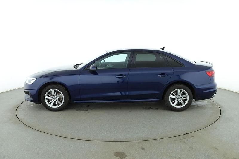 Second-hand Audi A4 Advanced 204 CP (150 kW) 2021 Albastru Berlinǎ
