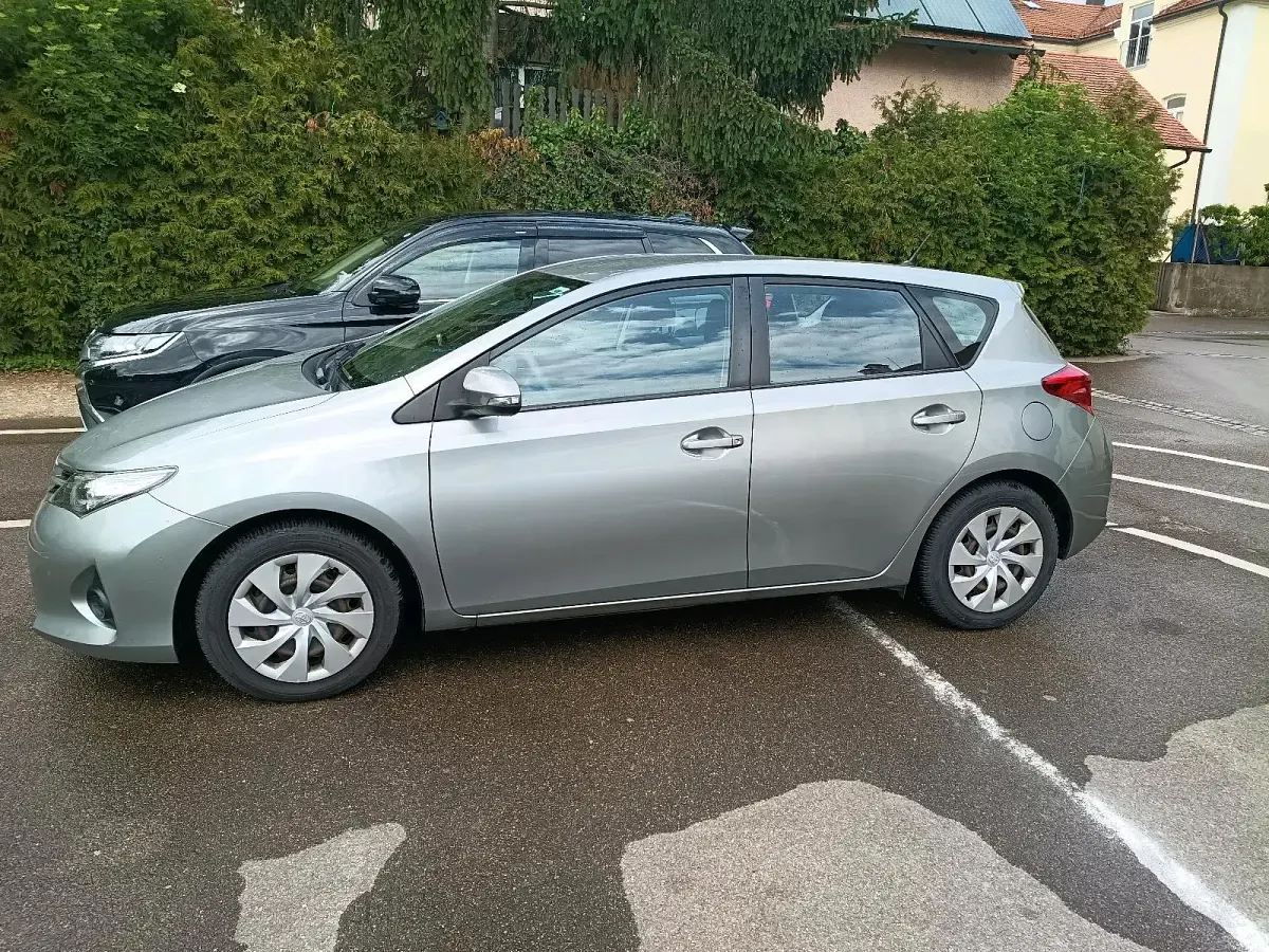 Gebraucht Toyota Auris 99 PS (72 kW) 2015 Silber Kombi
