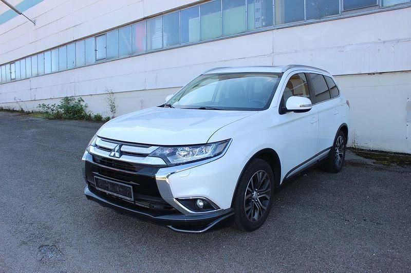 Weiß Gebraucht 2017 Mitsubishi Outlander Top SUV | 13.990 € (Guter Preis) - Bild 1/4