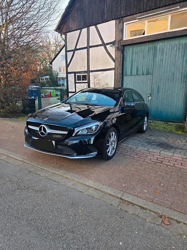 Schwarz Gebraucht 2017 Mercedes CLA220 Shooting Brake Kombi | 11.950 € (Guter Preis) - Bild 1/4