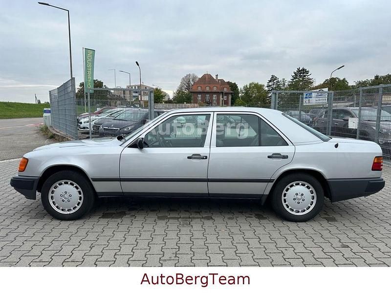 Gebraucht Mercedes E230 132 PS (97 kW) 1989 Grau Limousine