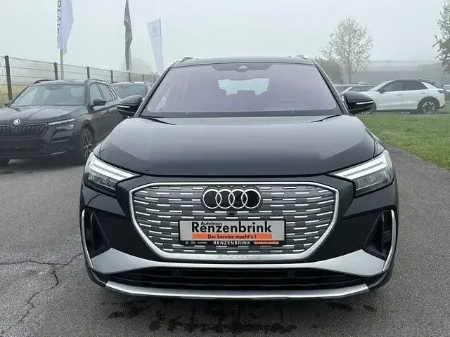 Gebraucht Audi Q4 e-tron Basis 150 kW (204 PS) 2022 Schwarz SUV
