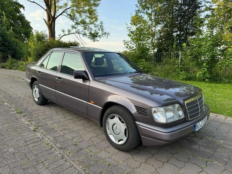 Other Gebraucht 1994 Mercedes E250 Limousine | 16.950 € - Bild 1/4