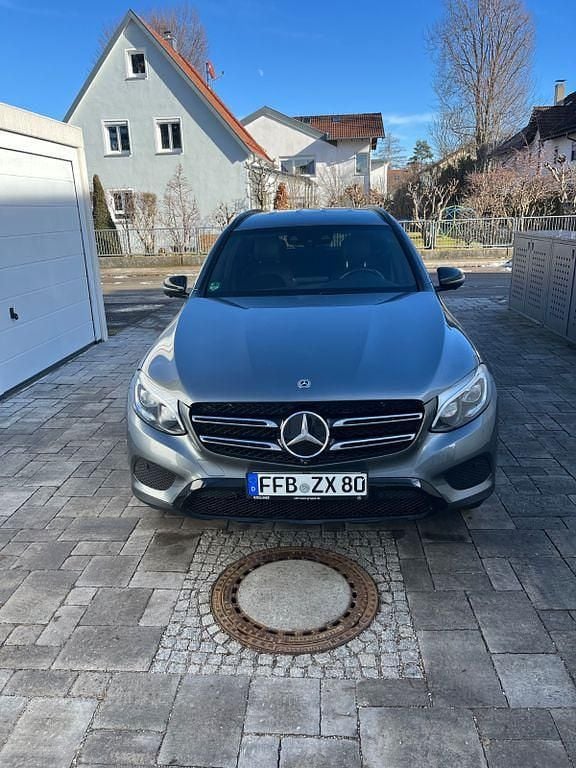 Grau Gebraucht 2018 Mercedes GLC300 SUV | 29.500 € (Superpreis) - Bild 1/4
