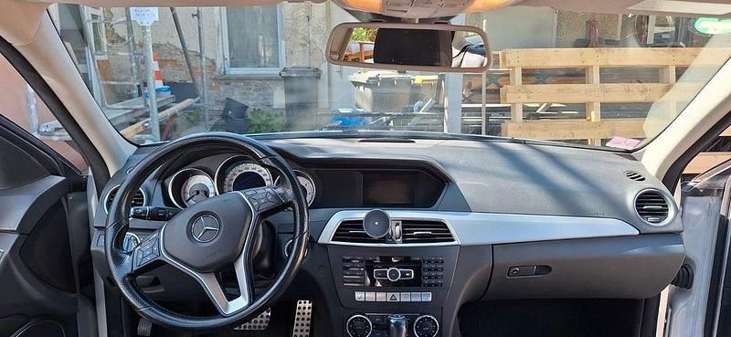 Second-hand Mercedes C220 Avantgarde 170 CP (125 kW) 2012 Argintiu Berlinǎ