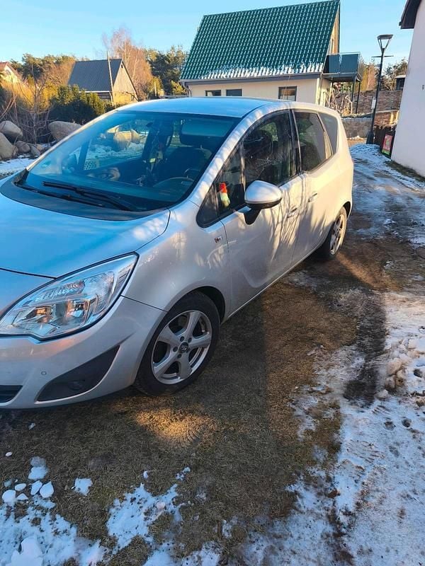 Gebraucht Opel Meriva 101 PS (74 kW) 2011 Silber Van / Kleinbus